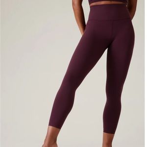Athleta Salutation Stash 7/8 Tight